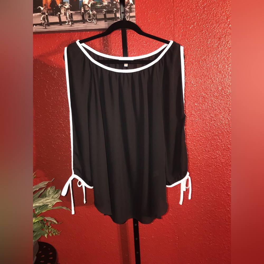 Spenser. Large. Black with white lining.